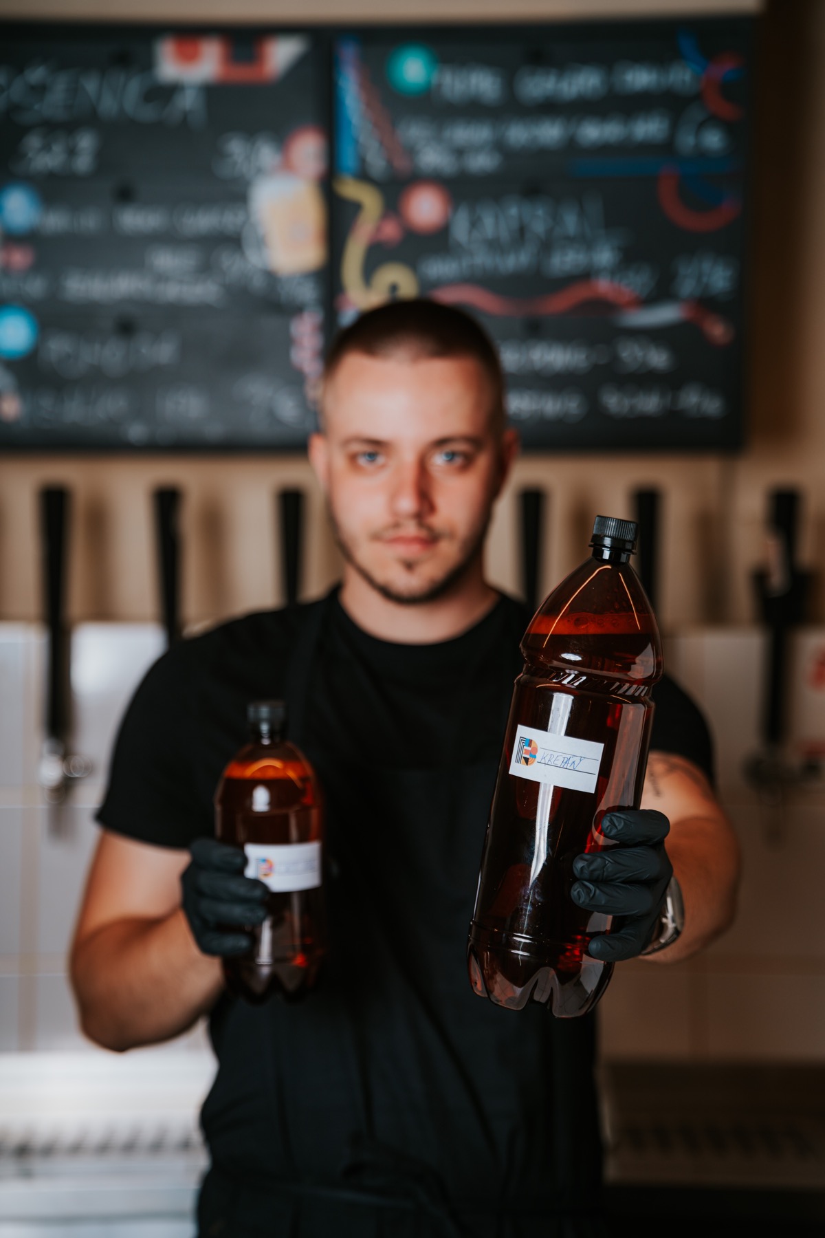 Pivo z výčapu Beerstrice načapované do fliaš so sebou